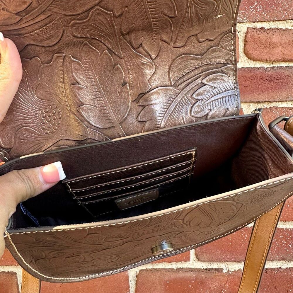 Tony Lama Tooled Leather Saddle Bag Bronzed Floral Brown Crossbody NEW - Picture 7 of 8